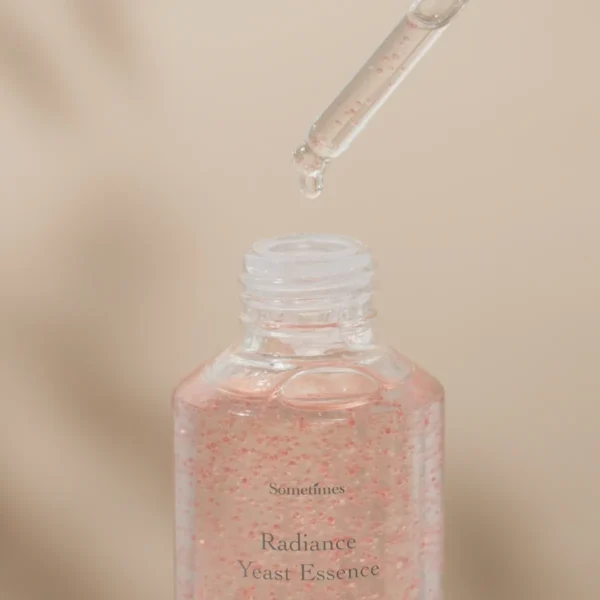 Sometimes 酵母調理晶露 質地展示 DazzlingDew專利微珠包覆技術 喚醒肌膚能量